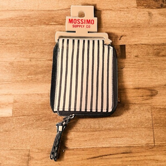 3/$15 *NWT* Mossimo Black & White Striped Bi-Fold Zip Wallet - Picture 1 of 4